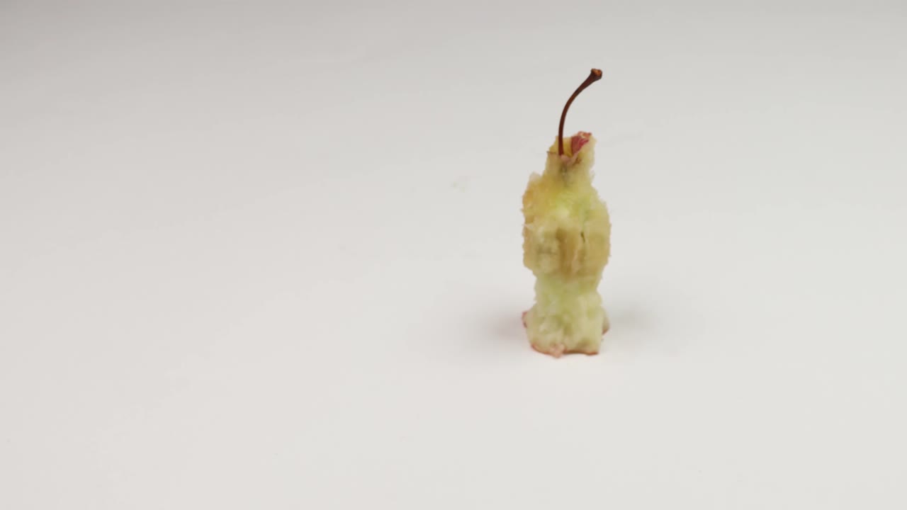 comiendo manzana mordida a mordida, animación stop motion