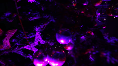 decoraciones del árbol de navidad en la iglesia en egipto - cerrar - empujar