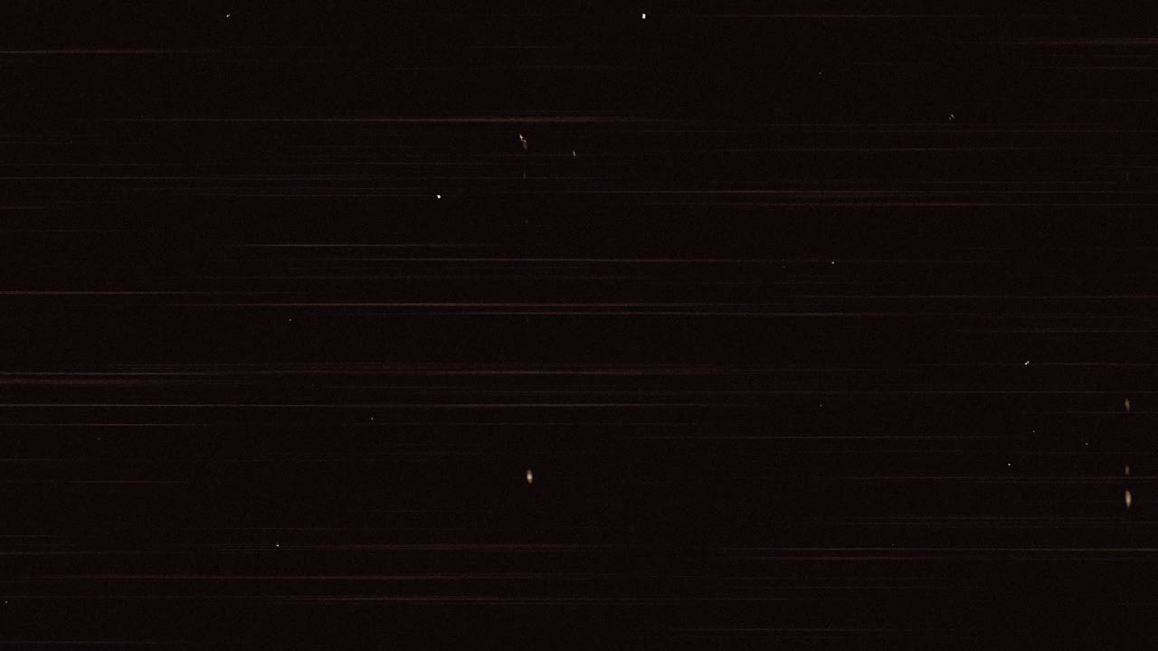 animación de múltiples líneas blancas con glitch moviéndose en un bucle sin costuras sobre fondo marrón