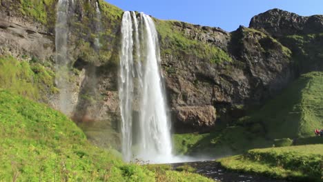 cascada islandesa, magnífico poder de la naturaleza, seljalandsfoss en el sur de islandia