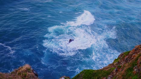 A-Swirl-Of-Blue-Waves-In-The-Pacific-Ocean---Crescent-Head-Beach-With-Foamy-Sea-Waves---NSW,-Australia