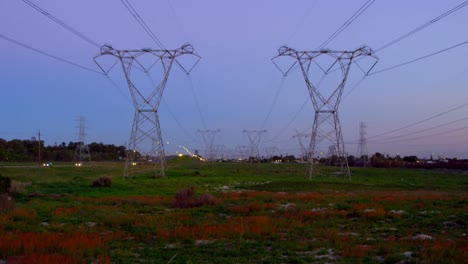 Postes-Eléctricos-Durante-El-Atardecer-4k-4k