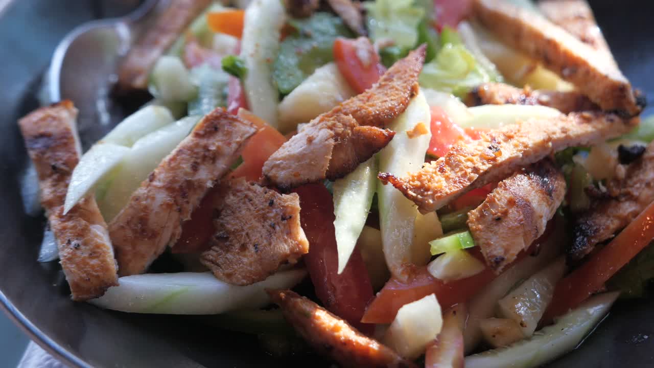 deliziosa ricetta di insalata di pollo alla griglia