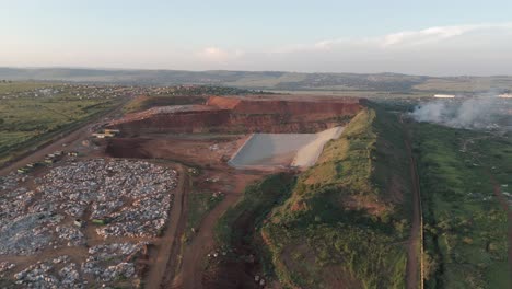 las imágenes aéreas presentan una amplia toma giratoria del dron que captura una escena que provoca la reflexión en sudáfrica.