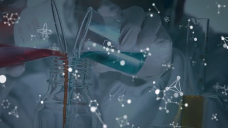 animación de moléculas sobre científica caucásica que trabaja en el laboratorio