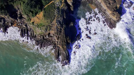 Aerial-footage-of-waves-crashing-along-the-coast-of-Cantabria,-Spain