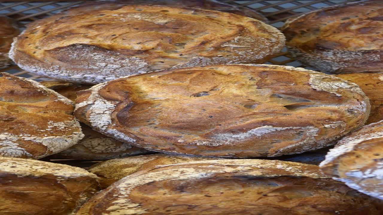 Свежеиспеченный хлеб