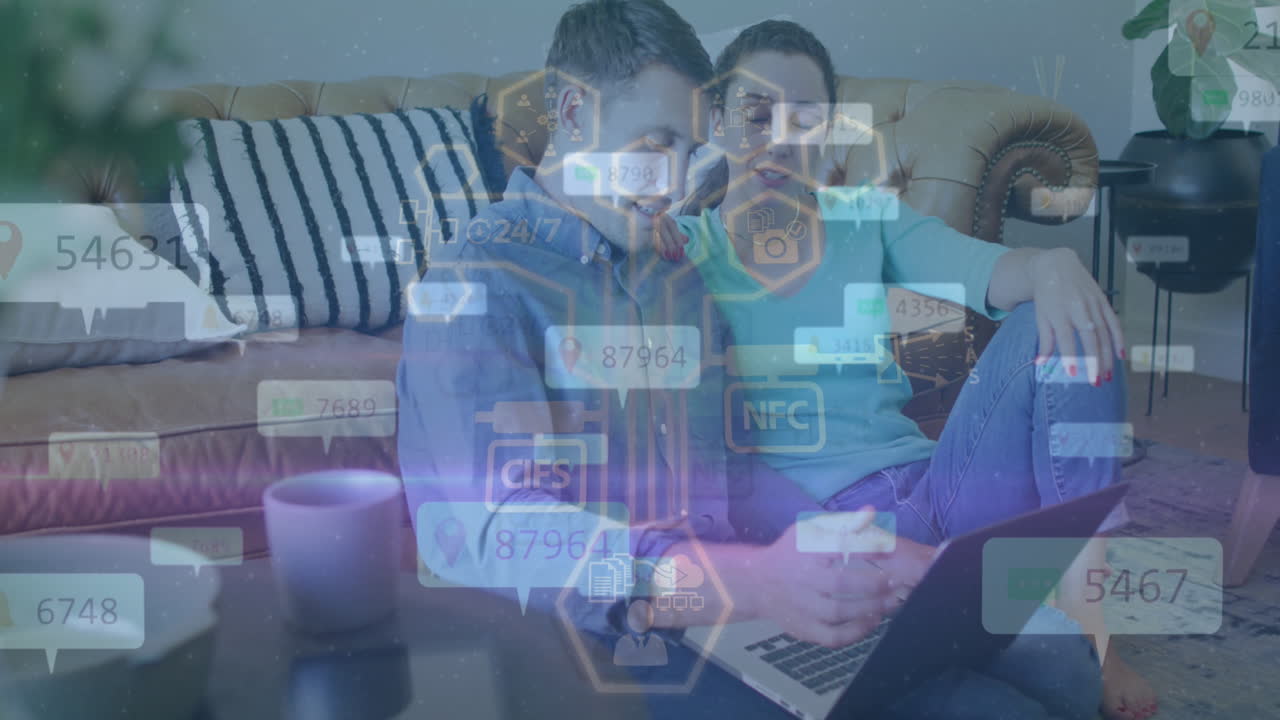 animación de iconos con números crecientes sobre pareja caucásica usando portátil