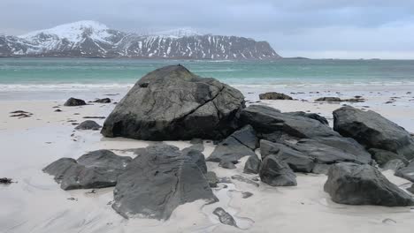 Vista-Aérea-Del-Hermoso-Paisaje-De-Las-Islas-Lofoten-Durante-El-Invierno