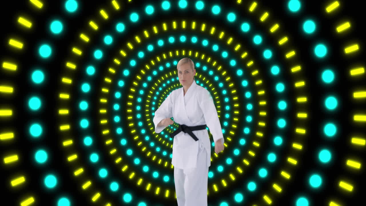 animación de una luchadora de karate caucásica sobre las formas
