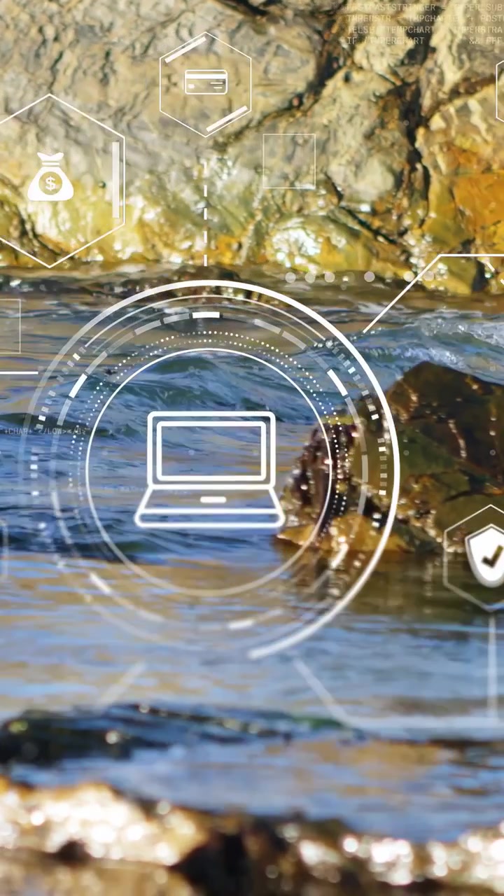 Video verticale: Increspature del mare che generano un HUD centrale scintillante con icone di laptop, carte e borse che crescono e ruotano, mostrando denaro.
