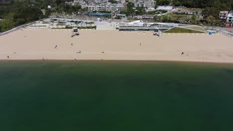 Vista-Aérea-De-La-Costa-De-Hong-Kong-Lung-Mei-Tsuen,-Incluida-Una-Extensión-De-Playa-Artificial