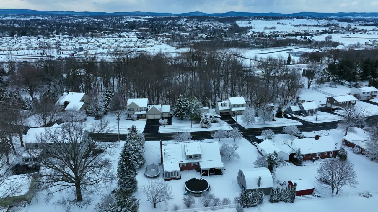 미국 교외 주택의 공중 설정 샷
