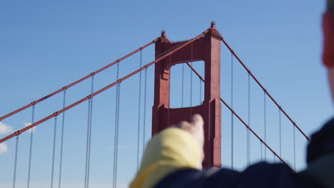 A-Man-Is-Pointing-On-The-Golden-Gate-Bridge-in-San-Francisco,-California,-USA