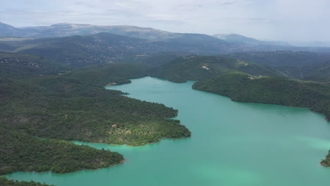 Aerial-back-traveling-discovering-a-bridge-crossing-the-lake-Saint-Cassien