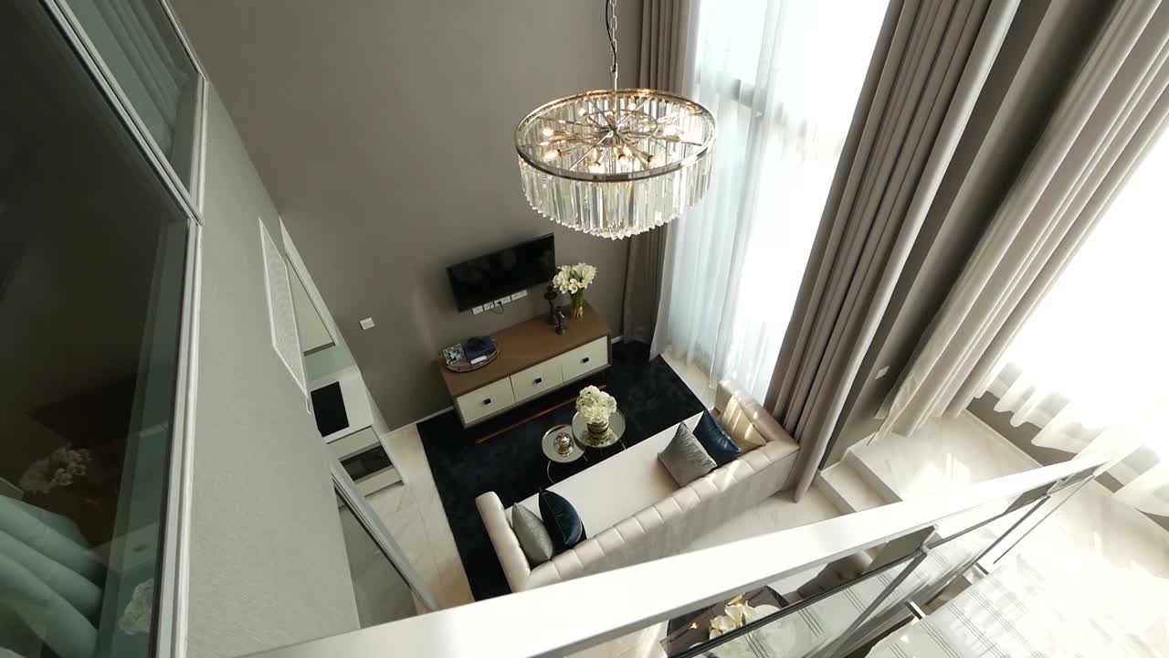 lujoso diseño interior de la sala de estar con muebles elegantes