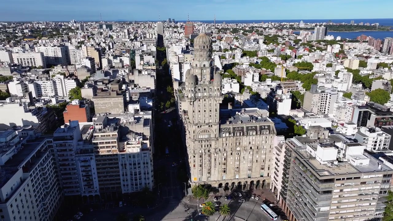 Palácio Salvo em Montevidéu, Maldonado, Uruguai. Paisagem da Praça Independência. Distrito Central. Patrimônio Cultural. Palácio Salvo em Montevidéu, Maldonado, Uruguai. Marco Turístico.