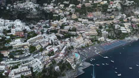 Die-Amalfiküste,-Positano,-Mittelmeer