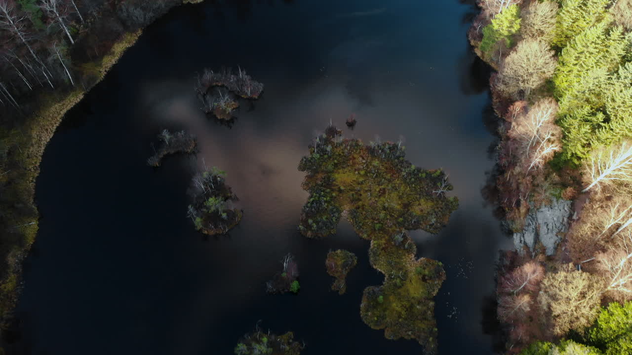 hermosa vista aérea desde un gran estanque