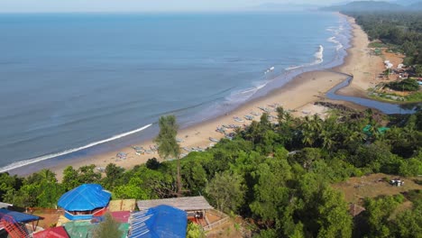 Vista-Superior-De-La-Playa-De-Gokarna-Con-Botes-En-Una-Playa