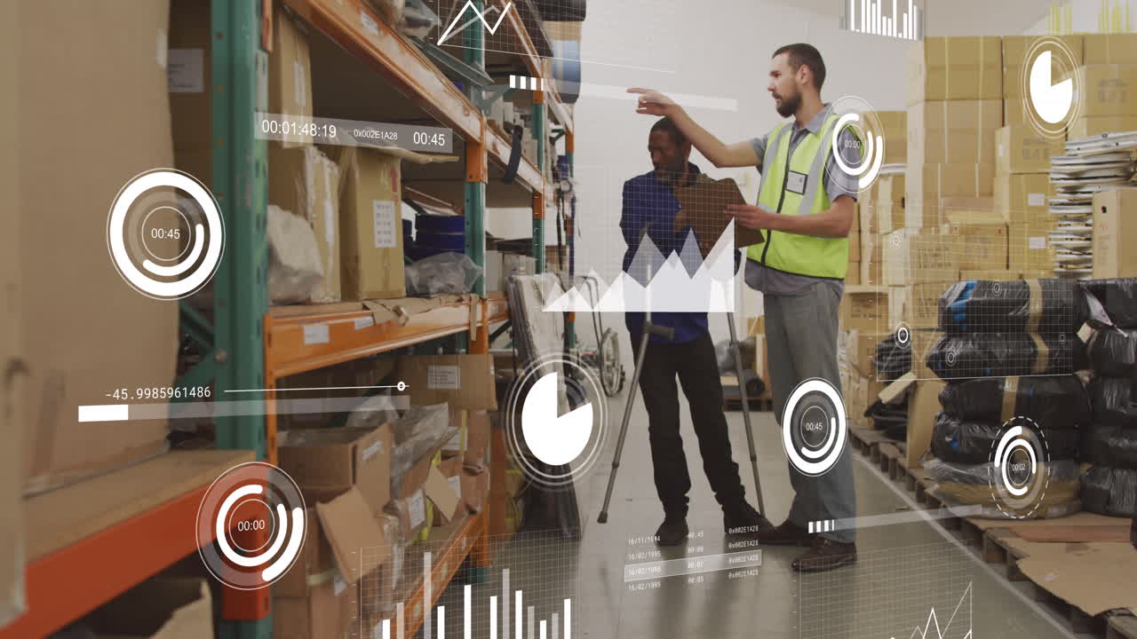 animación de gráficos y barras de carga sobre diversos compañeros de trabajo con lista de comprobación de herramientas en el estante.