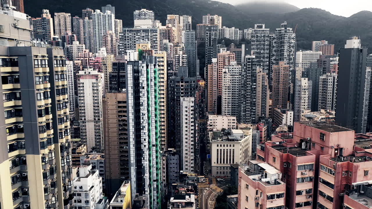 hong kong tiene la mayor cantidad de rascacielos del mundo.