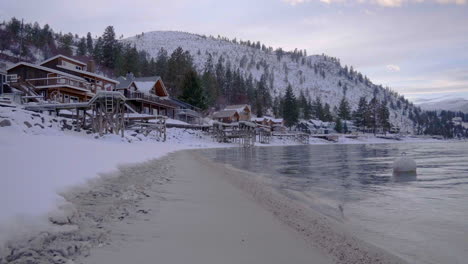 Time-lapse-of-the-water-of-lake-Chelan-in-Washington-during-the-winter