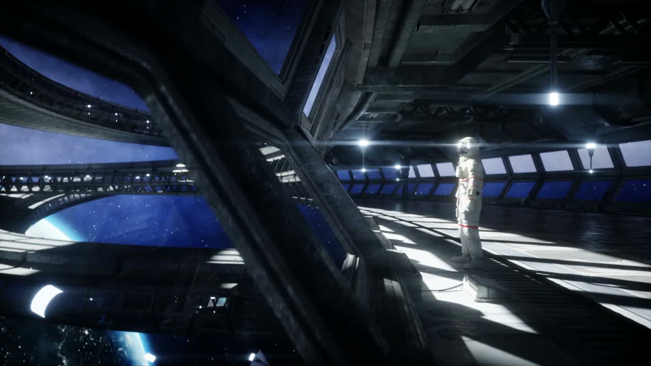 l'astronauta da solo in un corridoio spaziale futuristico, una stanza, una vista della terra, filmati in 4k.