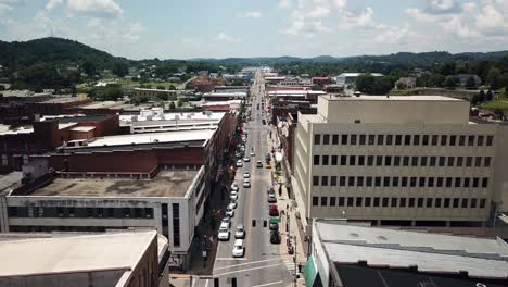 Aerial-push-in-to-Bristol-Tennessee,-Virginia-Skyline