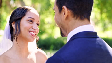 Wedding,-bride-and-groom-kissing-in-garden