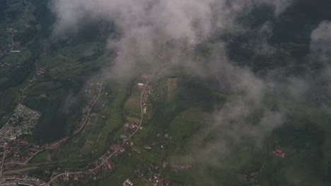 por encima de las nubes vista de la ciudad