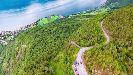 stegastein en busca de la hermosa naturaleza de noruega.