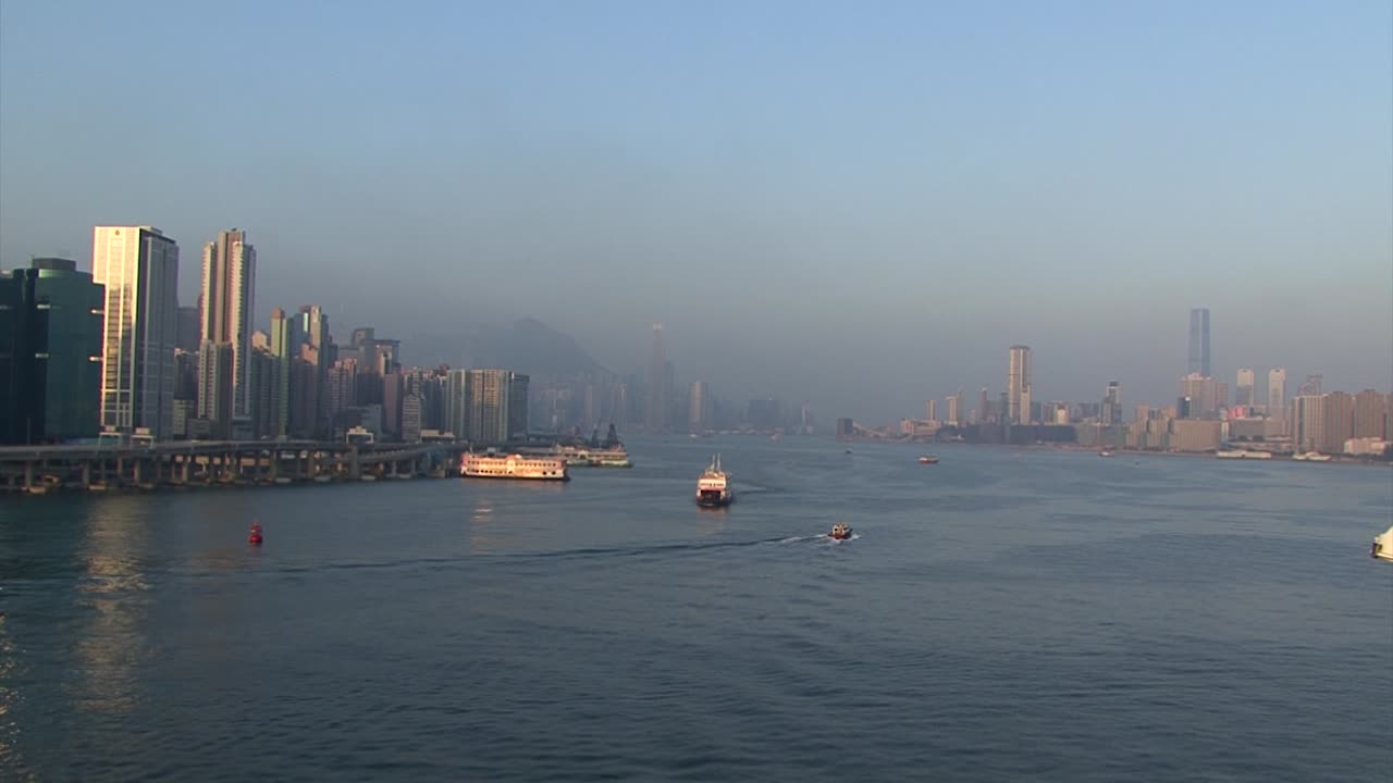 navegar en el puerto de hong kong, china