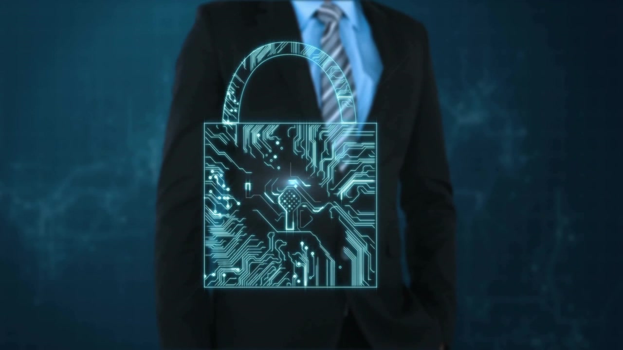 Uomo d'affari che tocca un bersaglio, disegnando un quadrato di circuito, creando un lucchetto, garantendo la sicurezza digitale