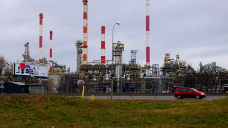 Una-Refinería-En-Gdansk,-Polonia