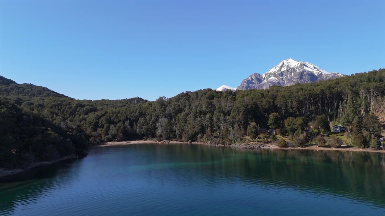 Veduta aerea sul Lago e Parco Nazionale Nahuel Huapi e sulle Ande vicino a Bariloche, Patagonia.