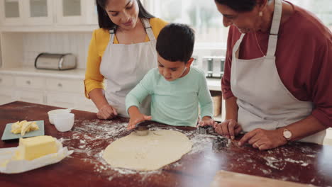 Familie,-Kind-Und-Bäcker-Mit-Werkzeugen