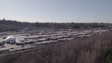 Alcance-Los-Carros-Apiladores-En-El-Muelle-De-Contenedores-De-Vancouver-En-Canadá