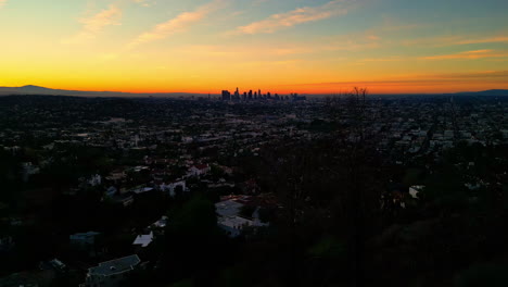 Horizonte-Icónico-De-Los-ángeles-Durante-El-Amanecer,-Vista-Aérea-De-Drones