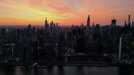 United-Nations-Headquarters-,-Empire-State-building,-Chrysler-Building,-New-York