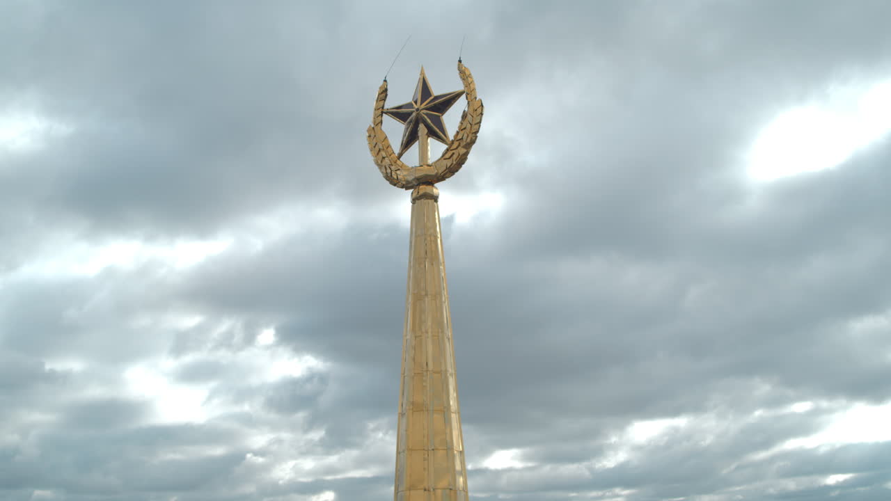 구름 은 하늘 에 있는 금색 별 의 블럼