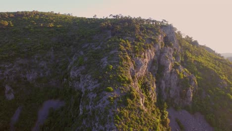 Antenne:-Die-Berge-Der-Griechischen-Insel-Samos-Bei-Sonnenuntergang