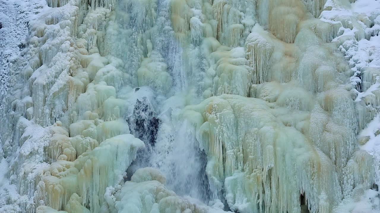 hermosos detalles y texturas de cascada congelada