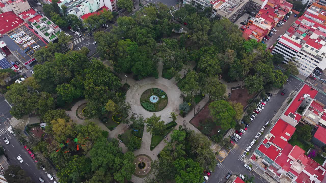 Overhead video of park located in Colonia del Valle neighborhood, CDMX