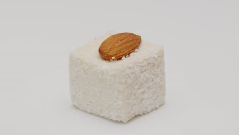 색 배경에 고립 된 터키 맛있는 디저트