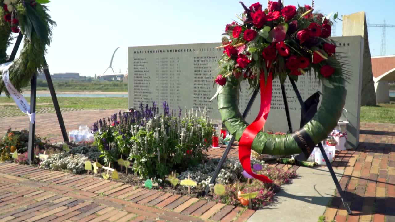 мемориал погибших в войне на мостовой уолкросса