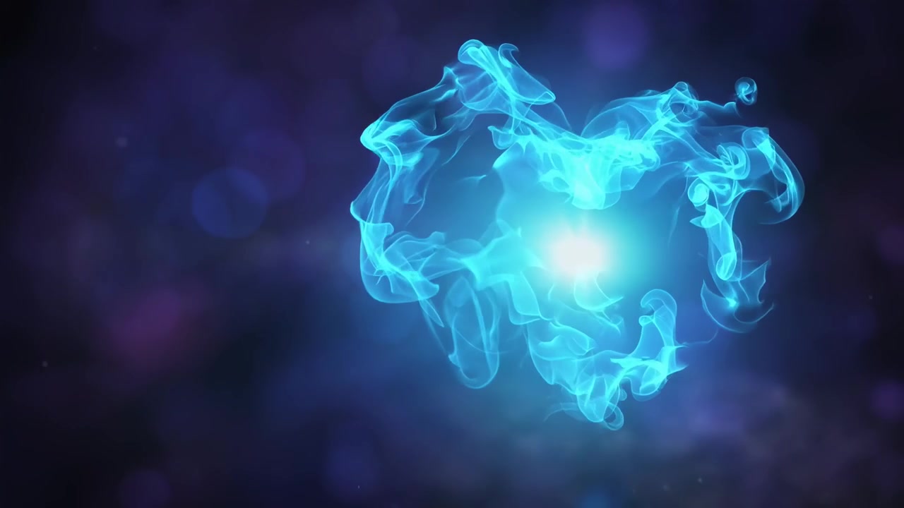 Forma di cuore blu luminoso astratto che si dissolve in una nebulosa cosmica