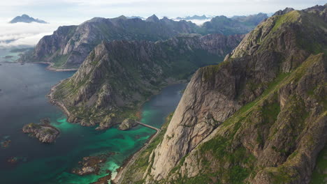 Cinematic-drone-footage-of-Festvågtind,-Lofoten-Islands,-Norway