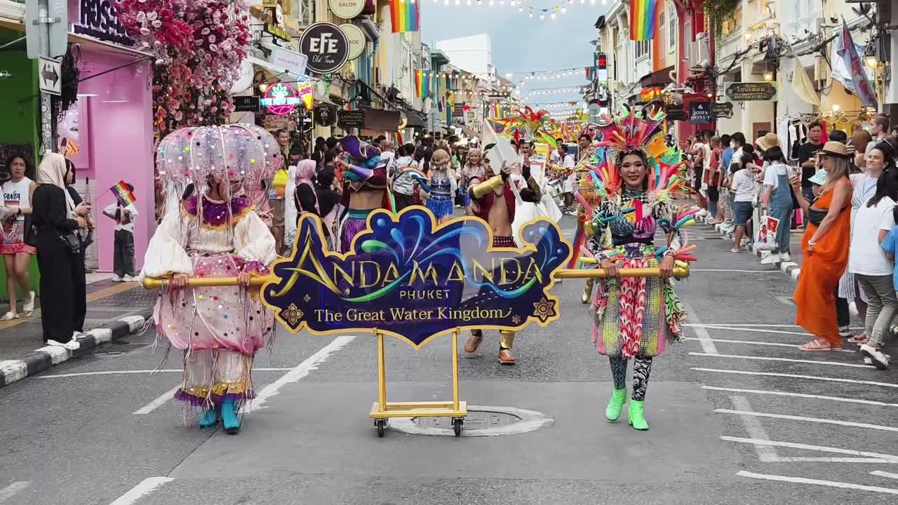안다만다 푸켓 페스티벌 퍼레이드