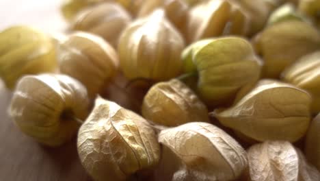 Süße-Physalis-Beere-Auf-Dem-Tisch